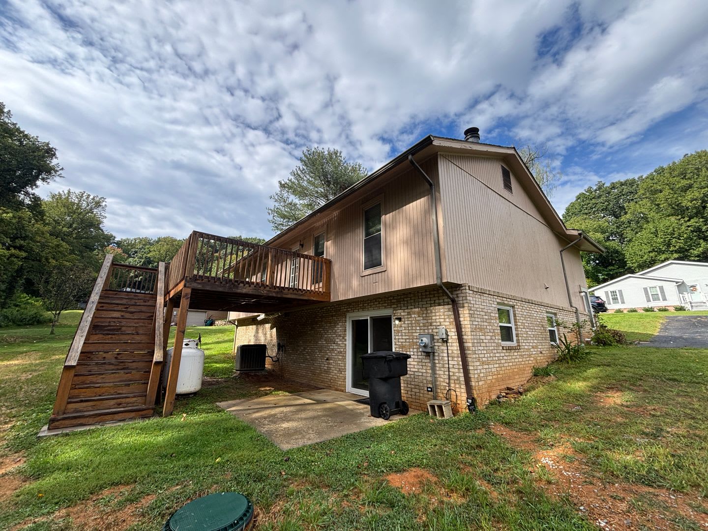 6421 Orchard View Lane, Roanoke, VA 3 Bedrooms and 2 Baths in Sugarloaf Hills – photo 5