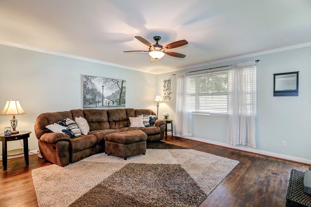 Spacious 3 Br 2 Ba Split Level In Ideally Located Close In Rockville – photo 4