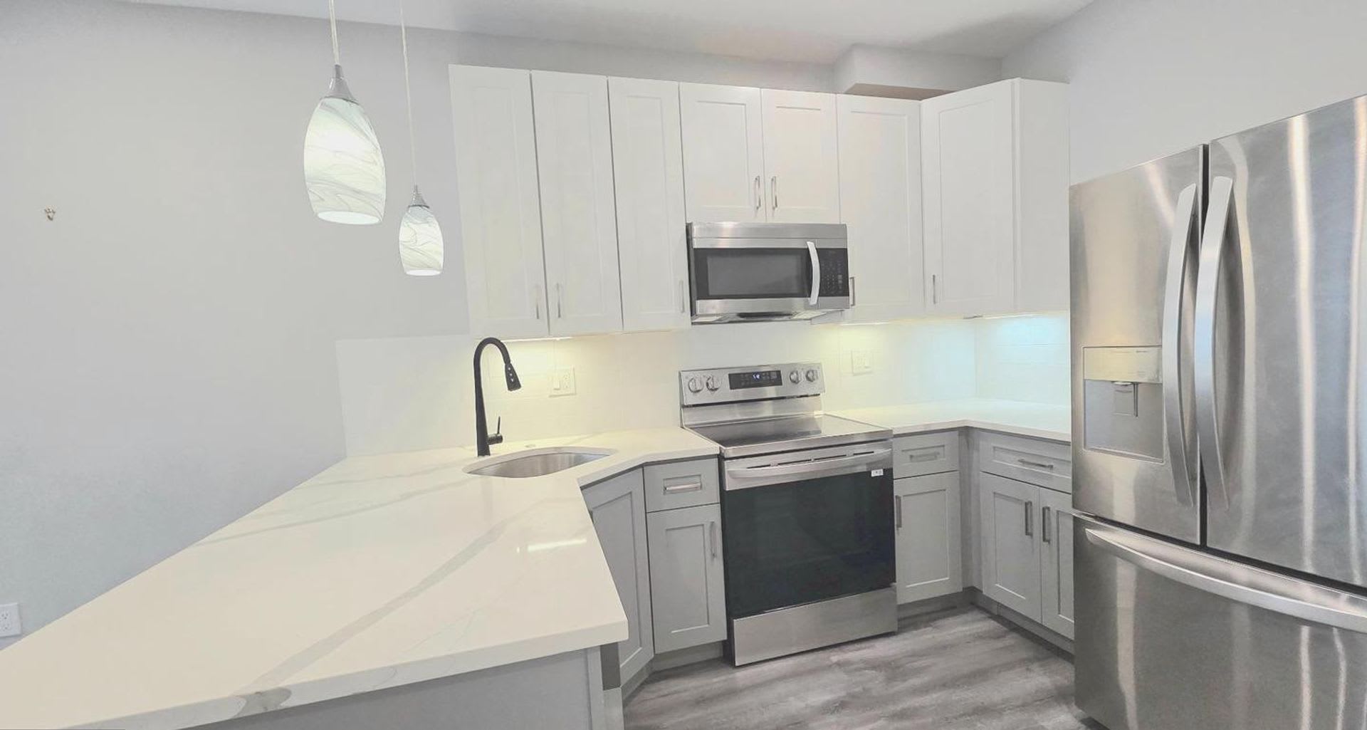 University City 3bd/3bth Bi-Level – photo 3