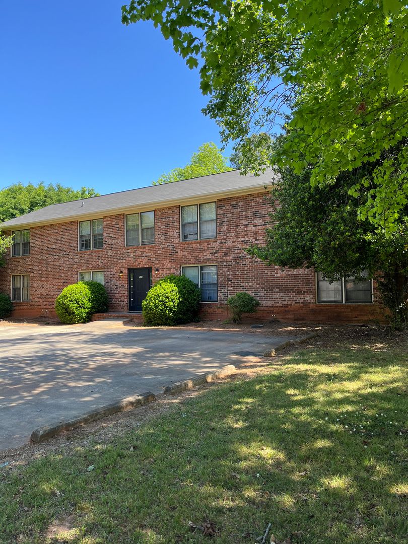 2BR/ 2Bath on Eastside! Available end of July 2026 – photo 1
