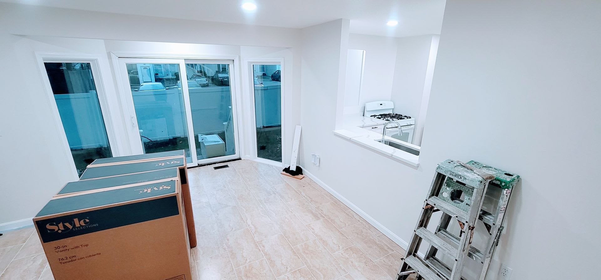 3-Story Townhouse with Central Heat, AC and 2 Parking Spots Included – photo 3