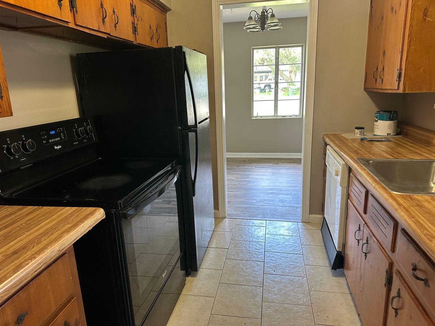 Charming 3-Bedroom Home on a Small Pond in Leesburg – photo 4