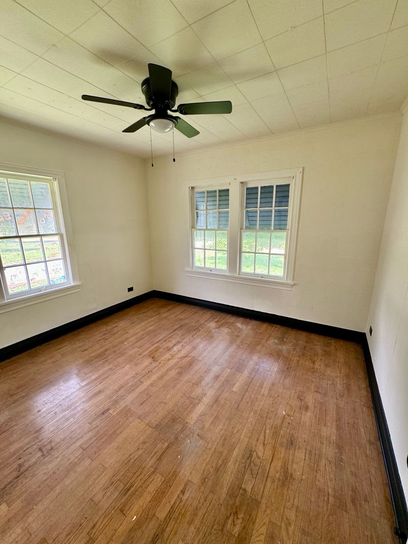 2 Bedroom 1 Bath with Hardwoods for Rent – photo 3