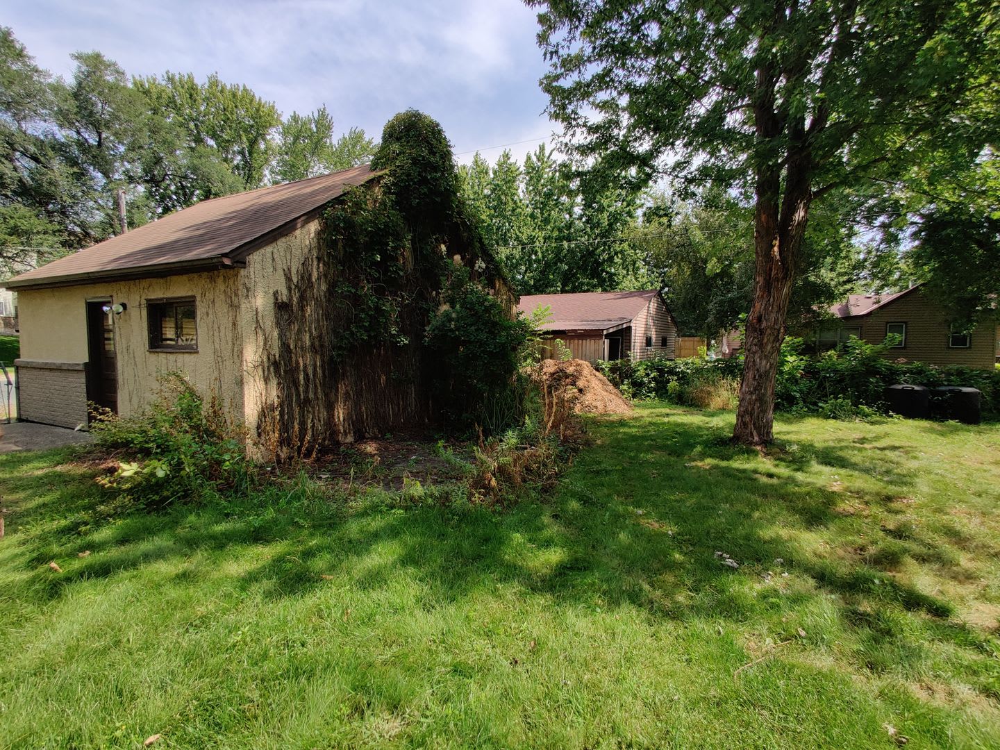 Spacious Home with an INCREDIBLE Yard! – photo 3