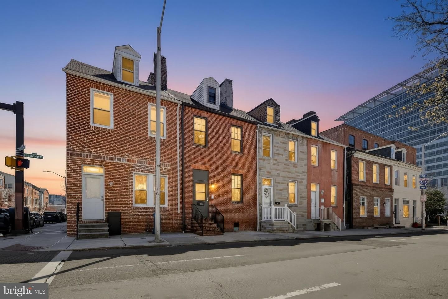 843 E LOMBARD ST – photo 1