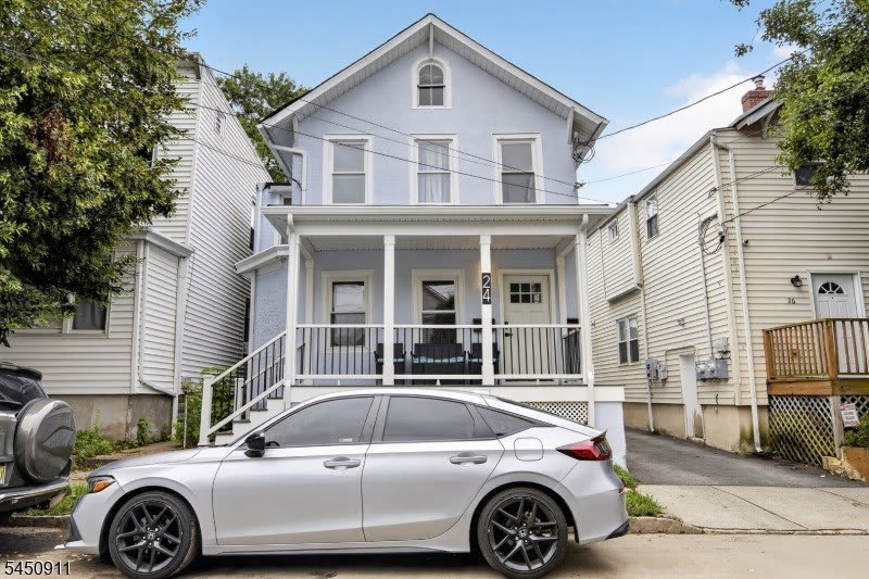 24 Dean St – photo 1
