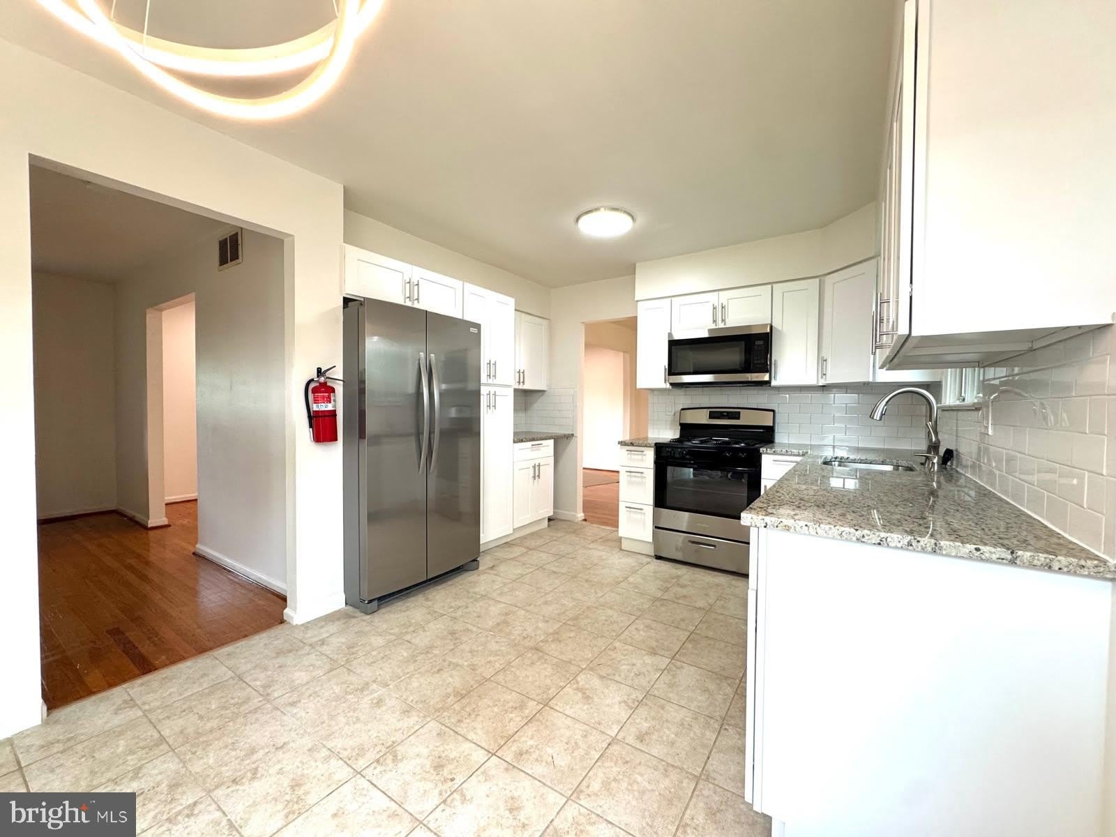 1104 Hudson Avenue – photo 5