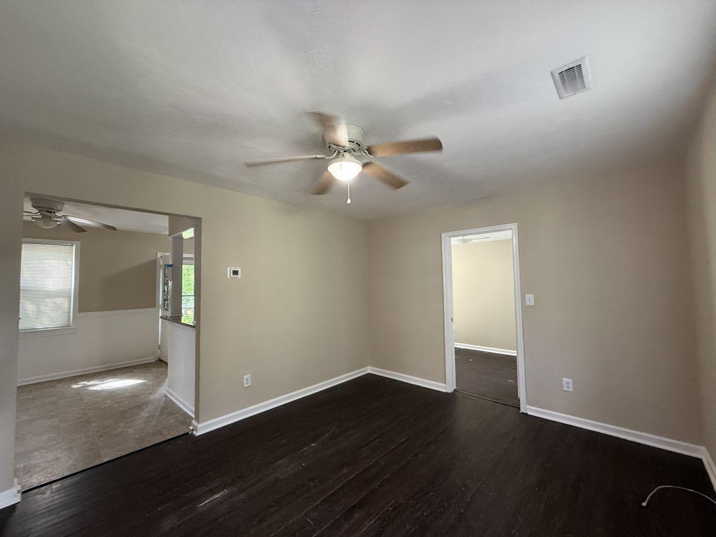 Charming Single-Family Home on Quiet Cul-De-Sac – photo 4