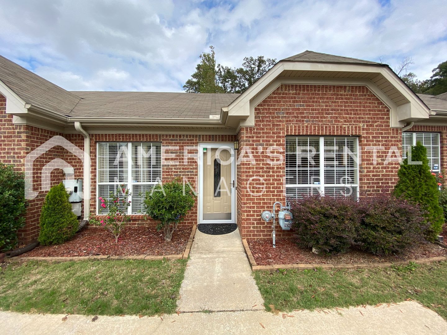 Cozy Home with Fenced-In Backyard for Rent in Bessemer! – photo 1