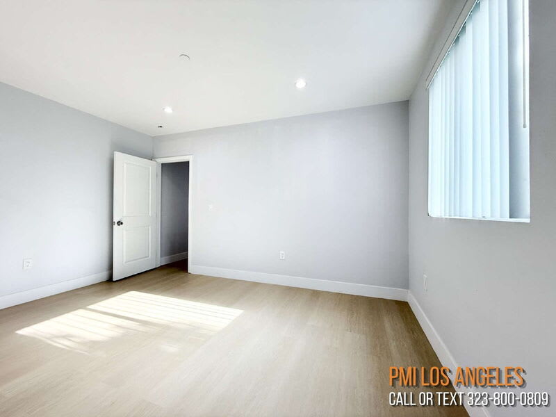 208 1/2 E 87th St – photo 3