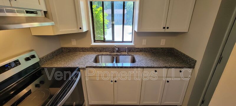 40 McIntyre St. – photo 3