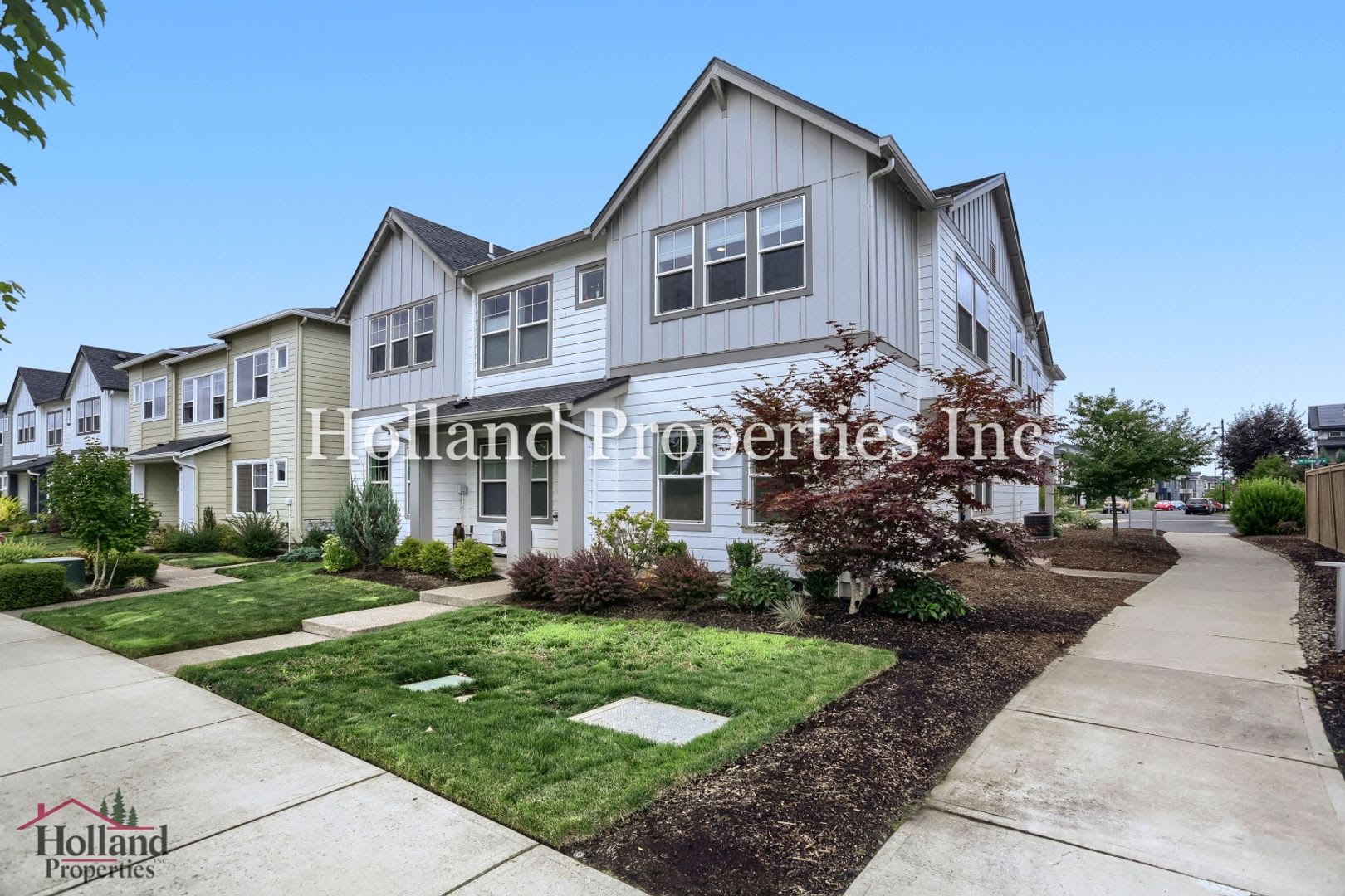 Stylish 2-Bedroom Home with Modern Finishes in Prime Hillsboro Location – photo 2