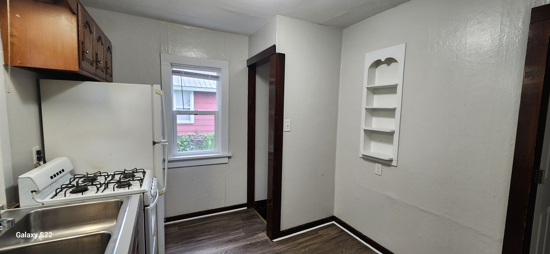 3 Bed 1 Bath Home for Rent – photo 3