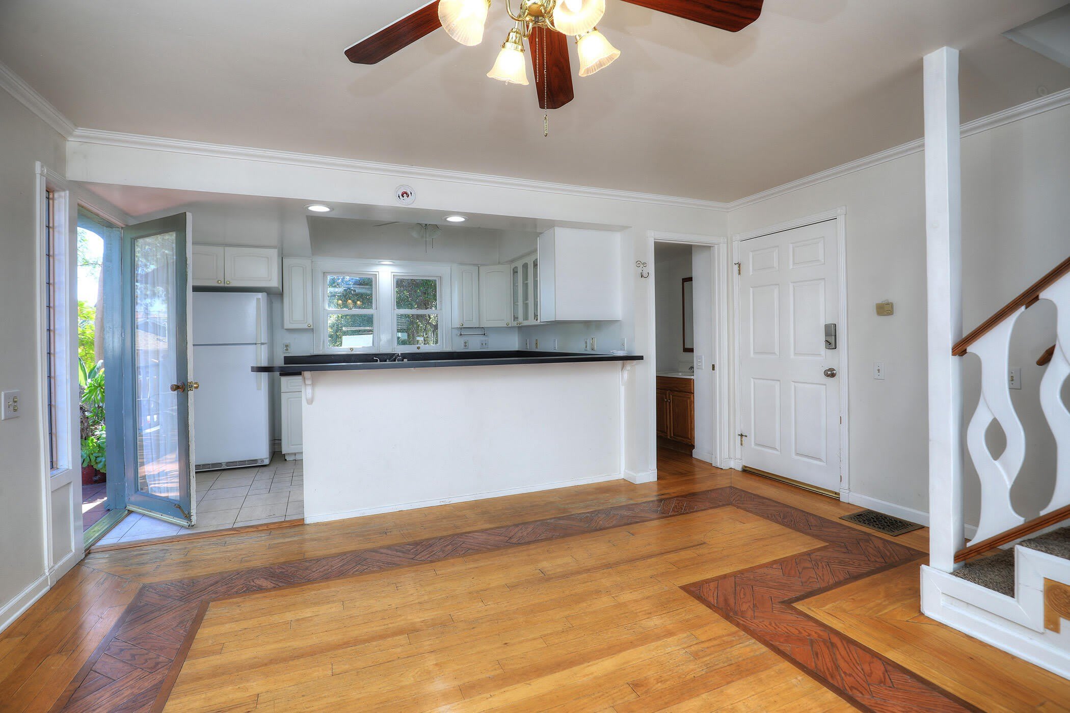 1513 De La Vina Street – photo 3