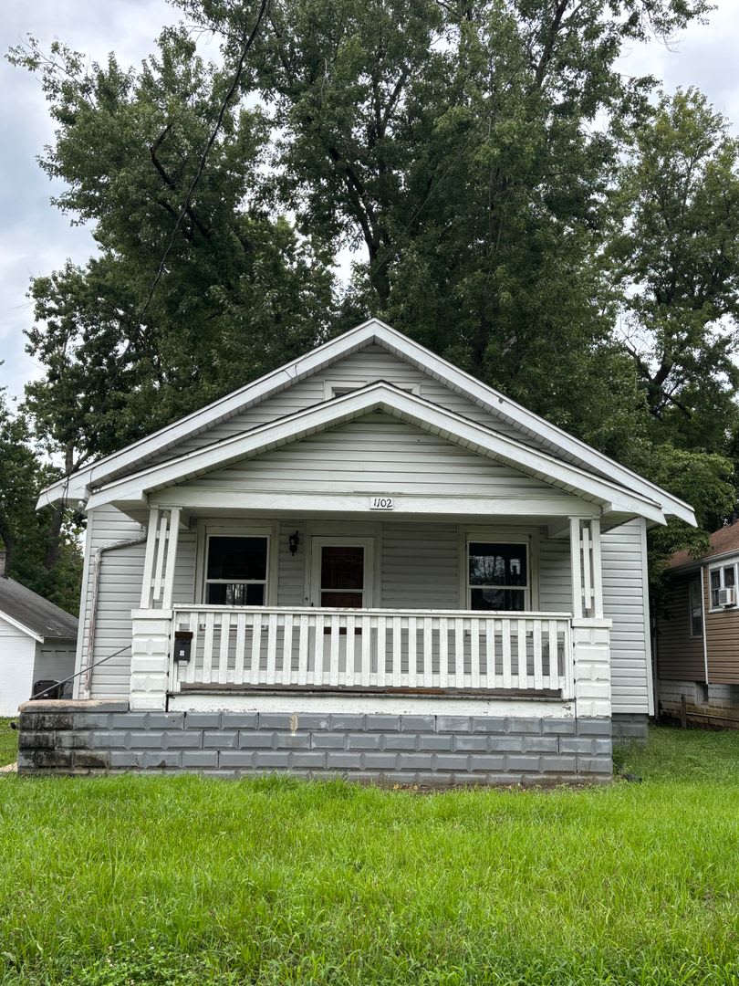 Charming 2 Bed / 1 Bath Peoria Home — Available Now! – photo 1