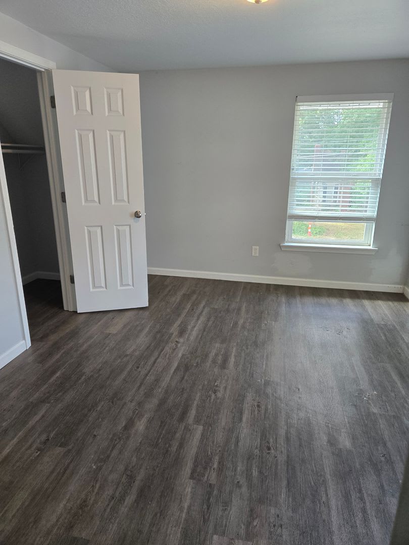 Charming 2-Bedroom Home with Private Master Balcony & Spacious Mud Room – photo 3