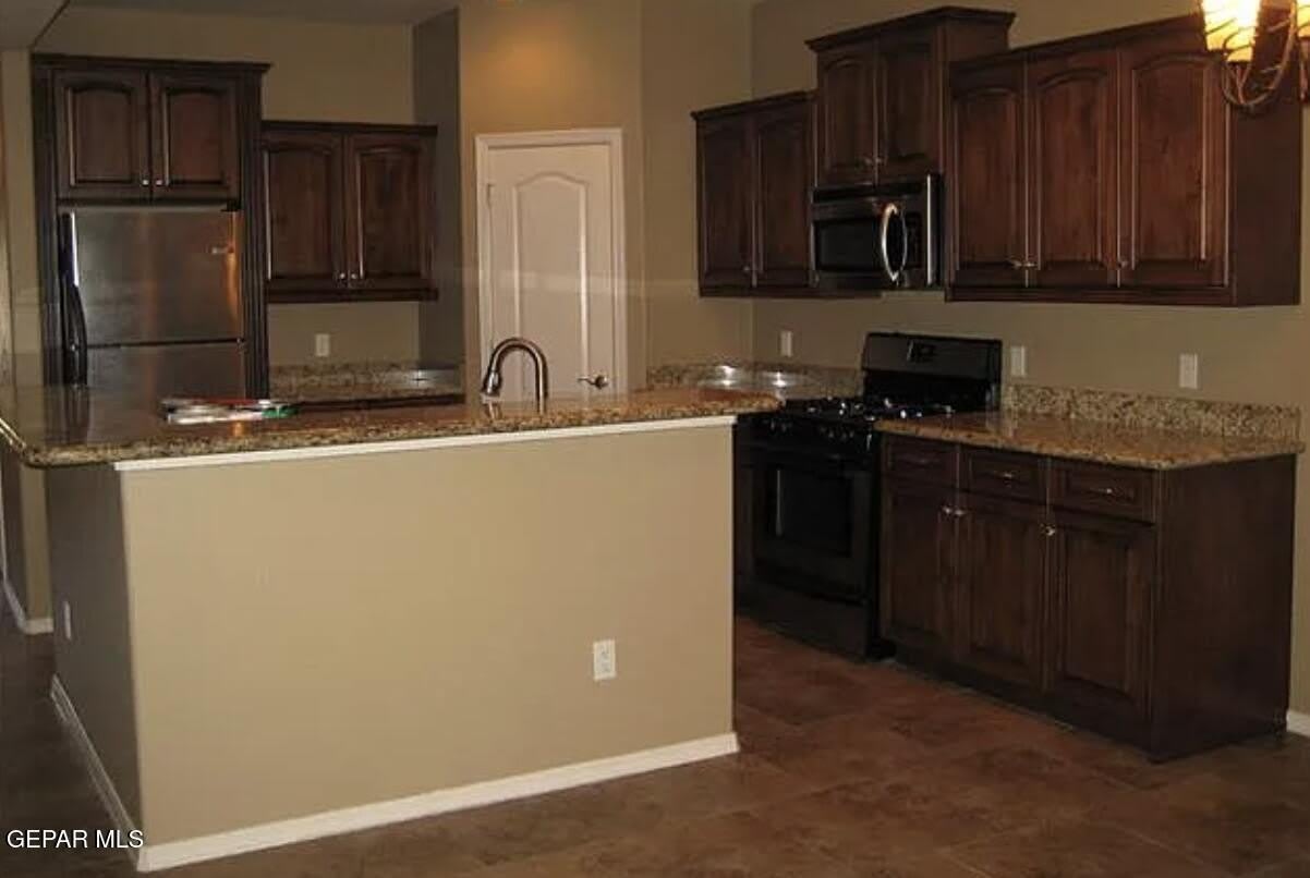 545 GREEN VILLAGE Court – photo 2