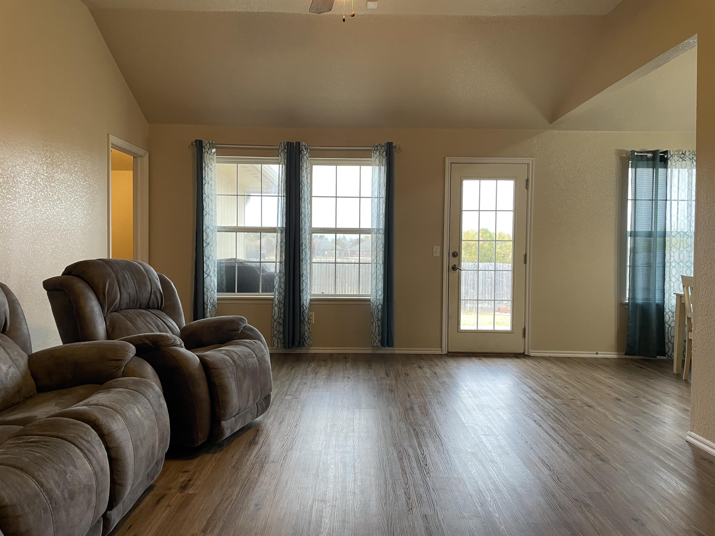 2513 Queenston Avenue – photo 3