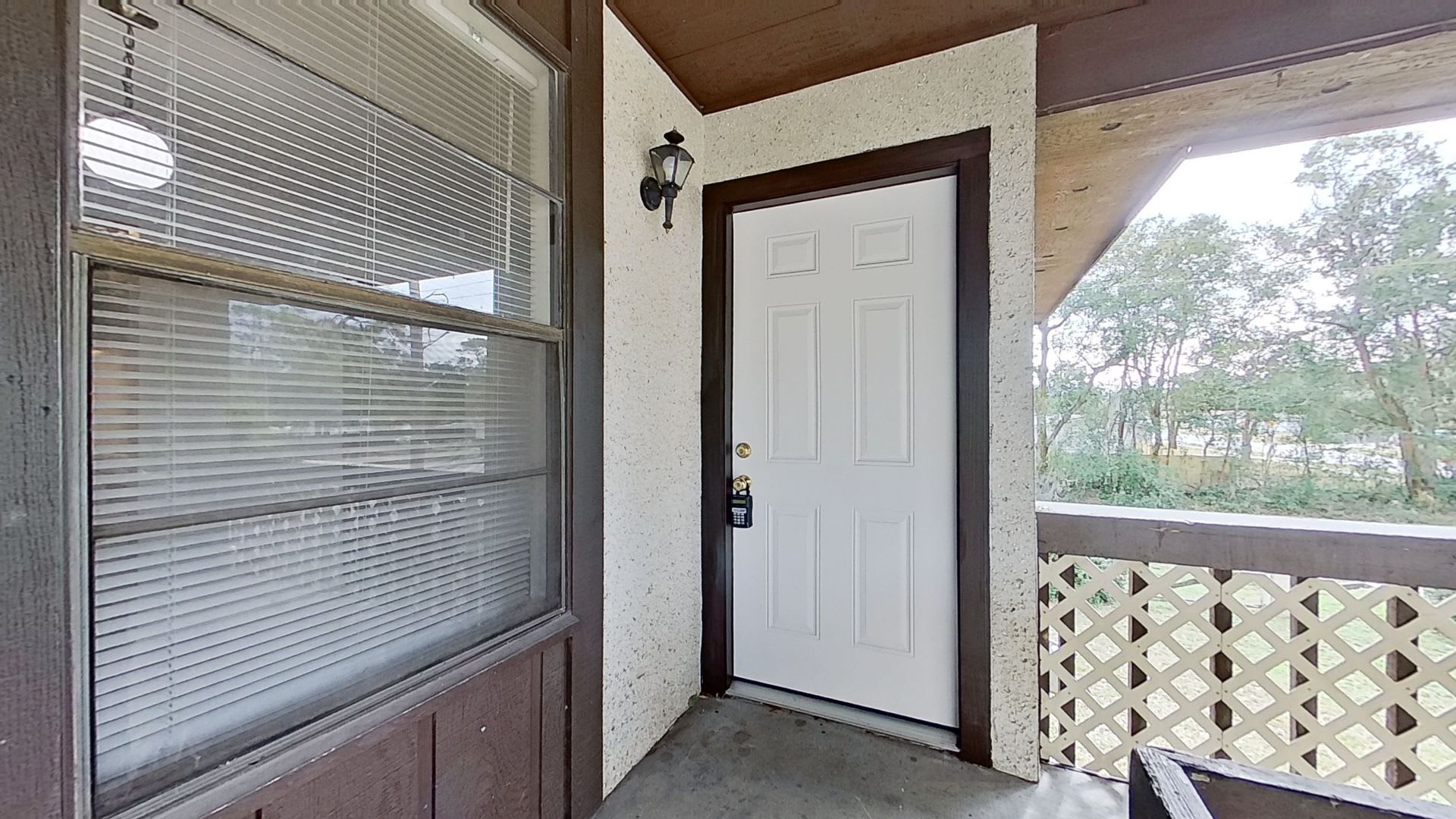 Beautiful Upstairs 2 bedroom 1 1/2 bath Apartment in Orange Park.! – photo 2