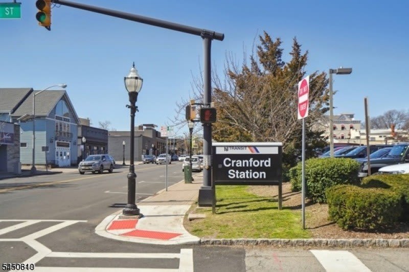 11 North Ave – photo 1