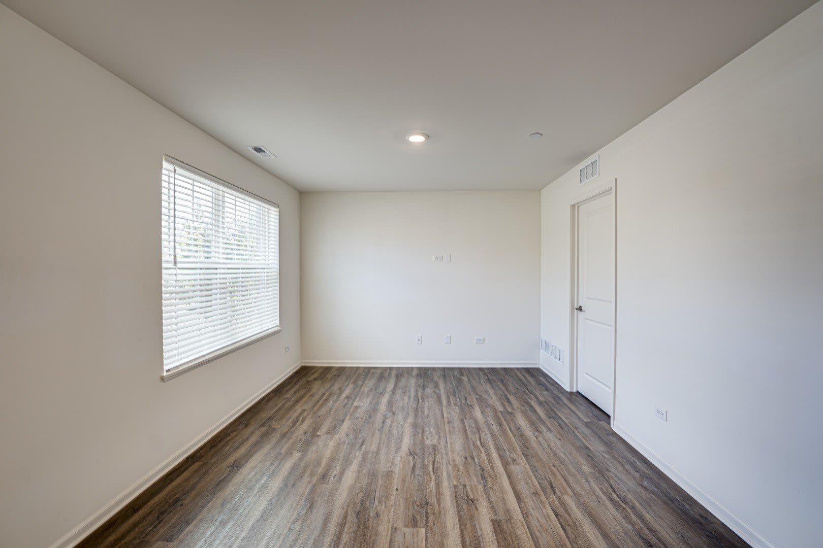 2939 SHOWPLACE Drive – photo 2