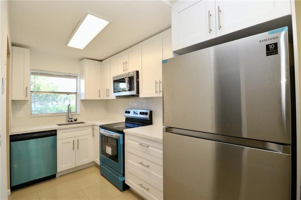 9915 Sandalfoot Boulevard – photo 4