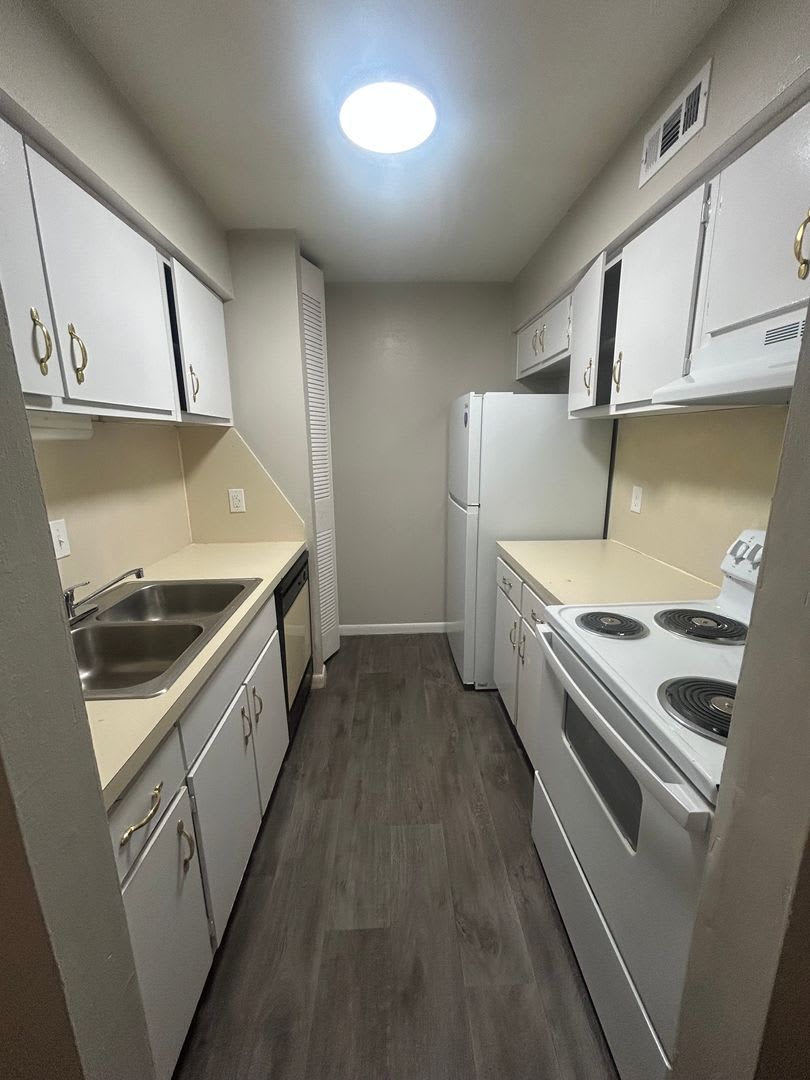 Affordable 1 Bedroom Condominium at Orchard Trace**** Great move in Special*** – photo 4