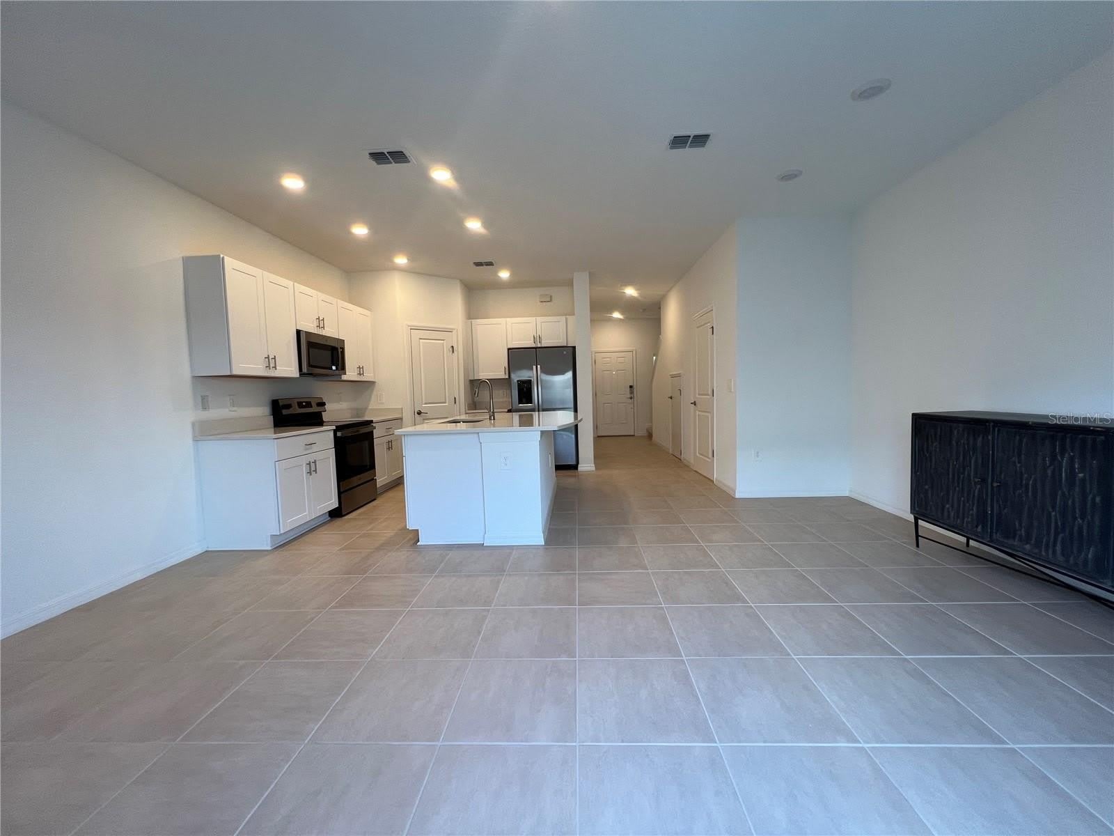 2211 PORTRAIT Street – photo 5