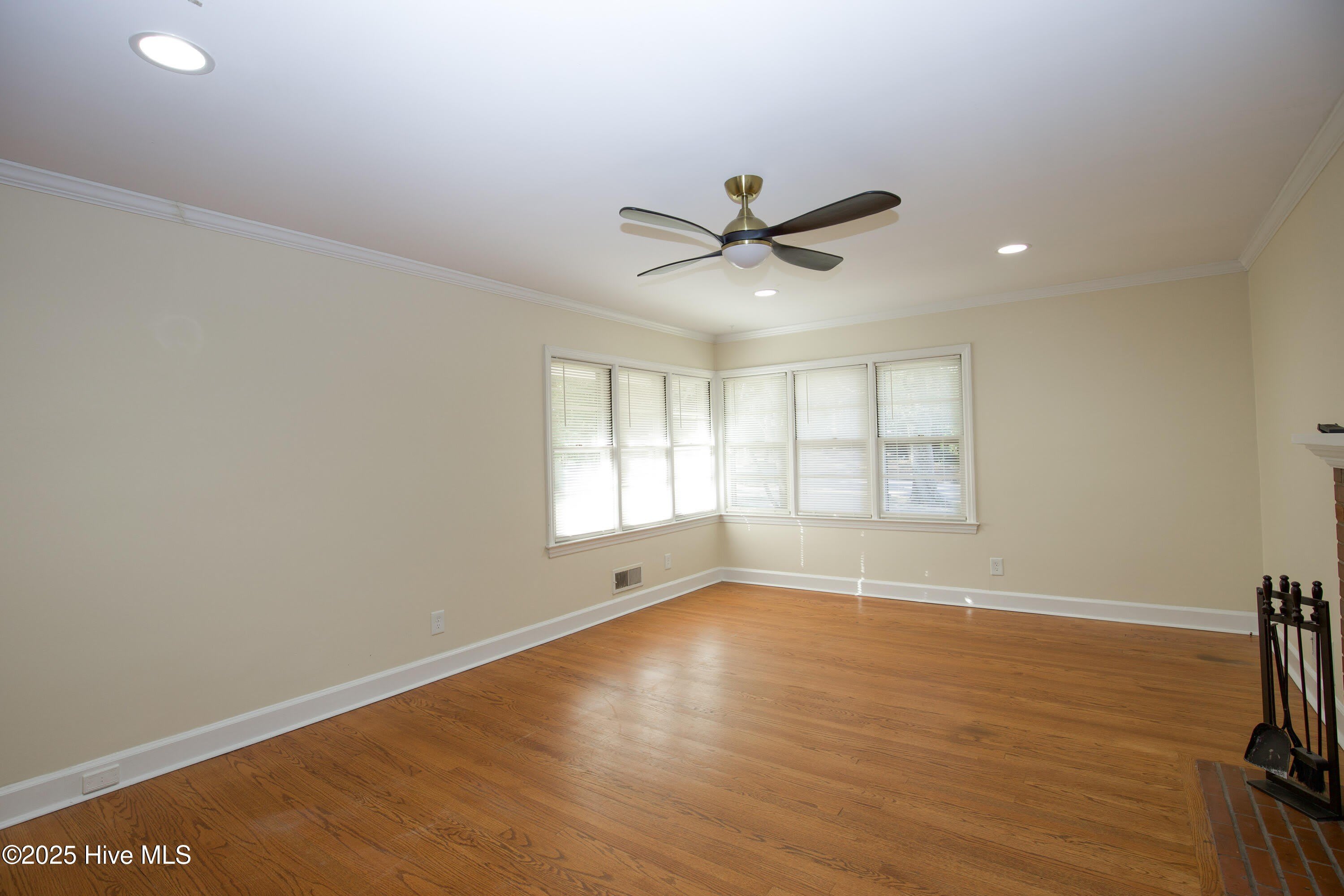 345 E New Hampshire Avenue – photo 5