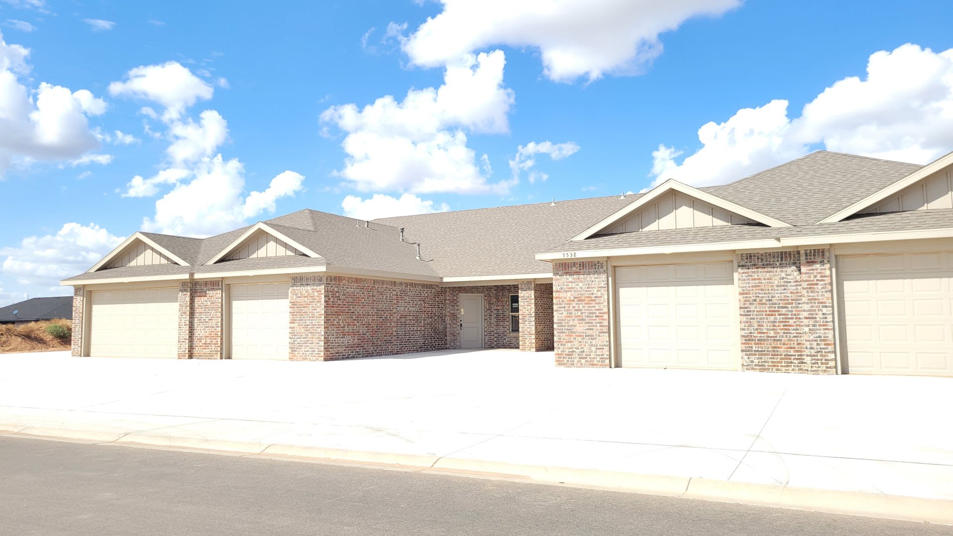 APPLY NOW! 3/2/2 New Build in Lincoln 16! – photo 2