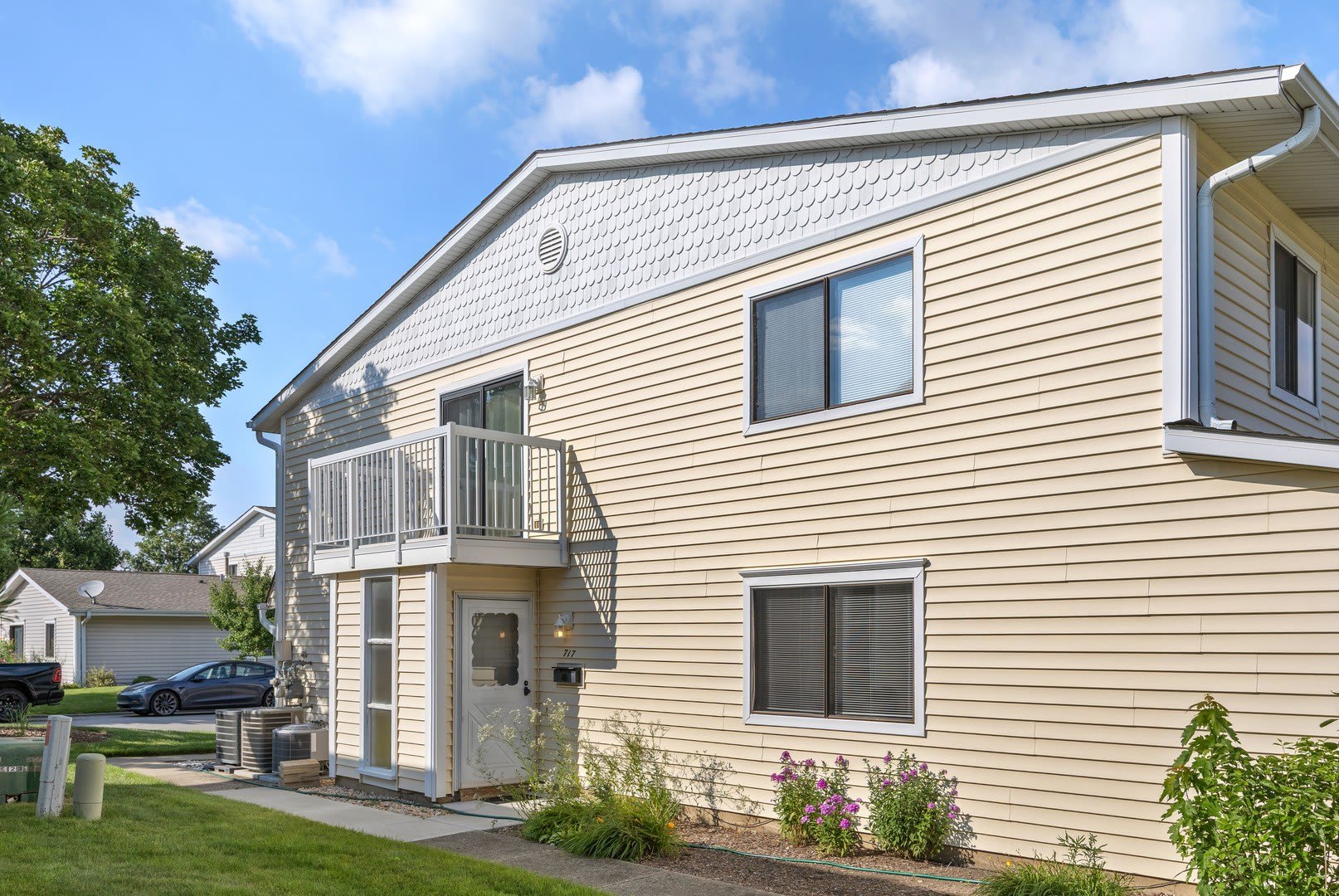 717 Whitesail Drive – photo 2