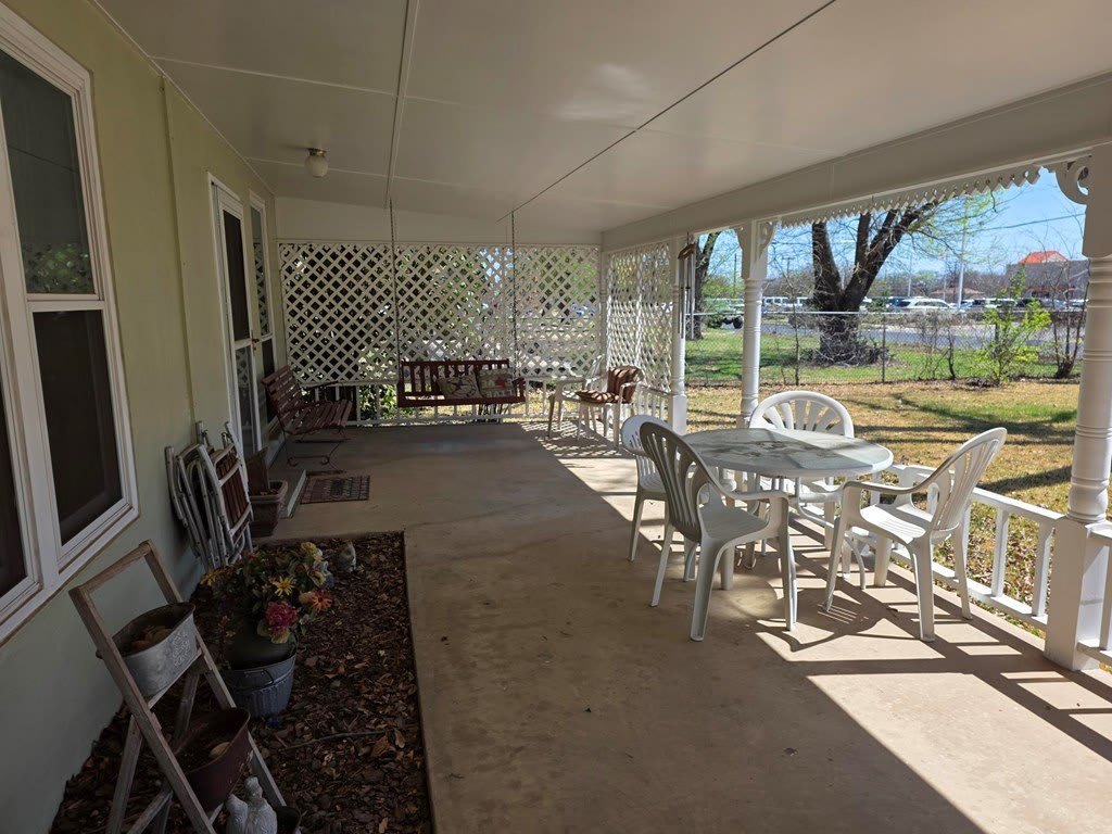 1006 E Highway St – photo 2