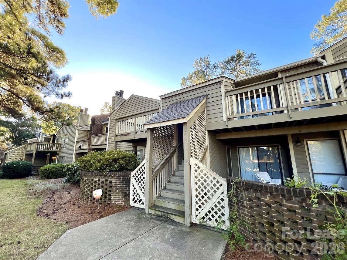 1600 Sharon Road W – photo 1
