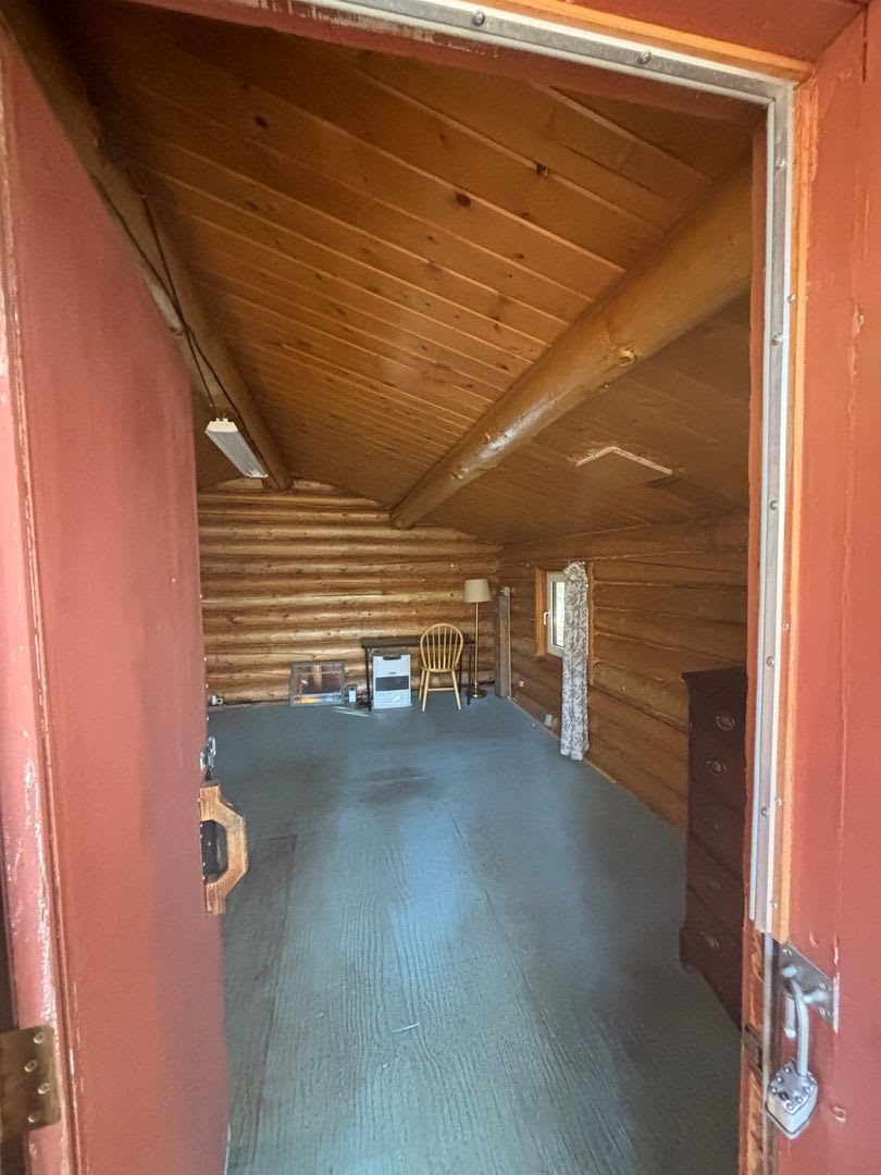 Dry cabin off Goldstream / Dog friendly – photo 3