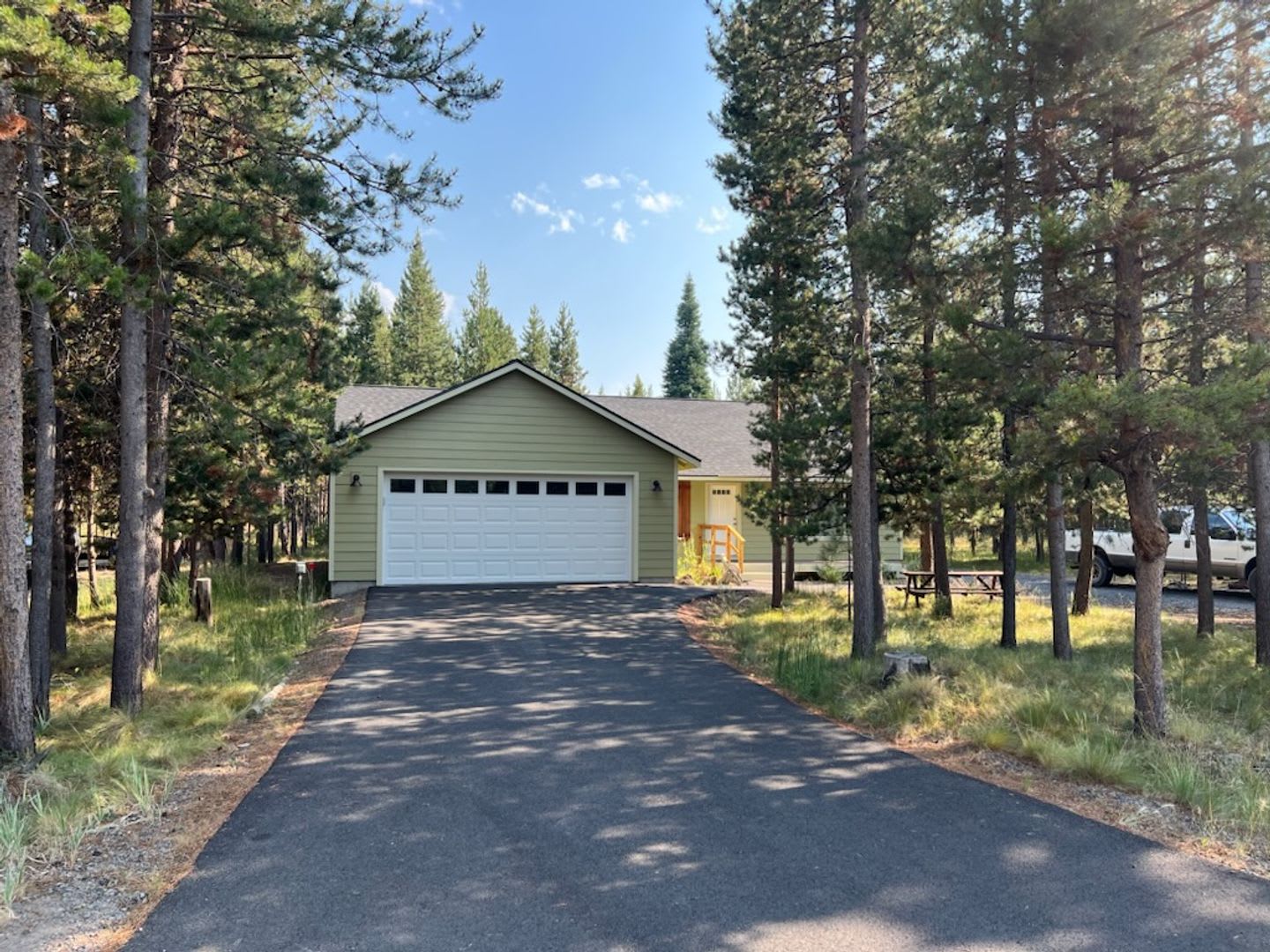 Custom Home Close to Big Deschutes – photo 1