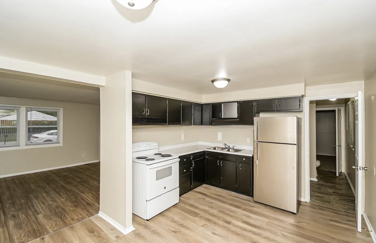 10416 Chris Dr – photo 2