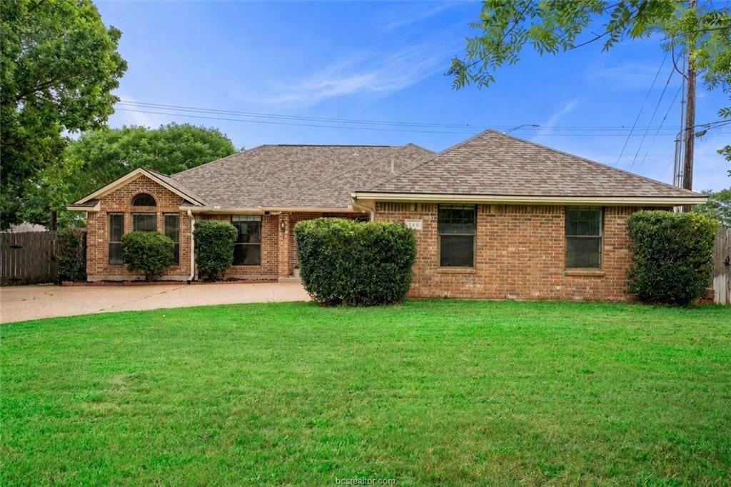600 Coachlight Court – photo 1