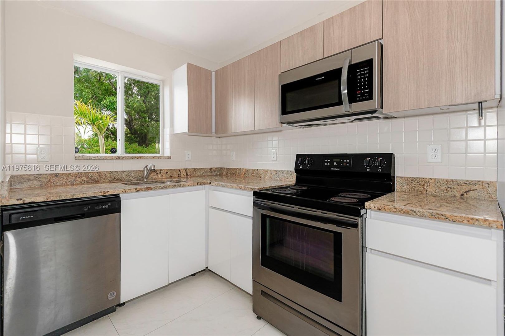 813 NW 3rd Avenue 813, Fort Lauderdale, FL 33311 – photo 2