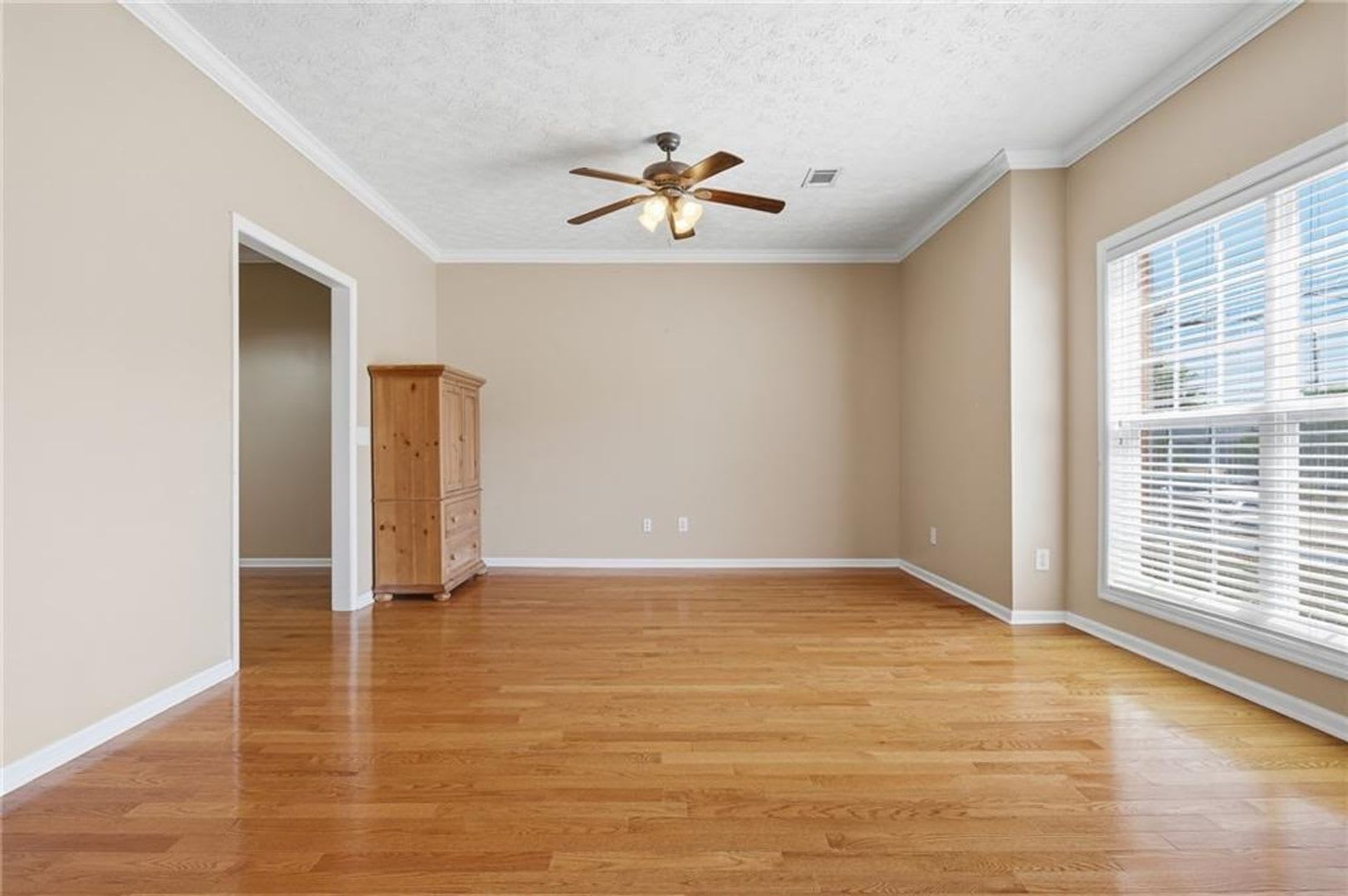 Brick Townhome in Meadowbrook! – photo 4