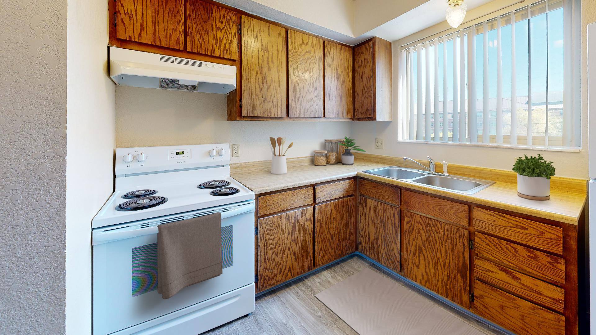 Oak Manor & Angel Street – photo 2