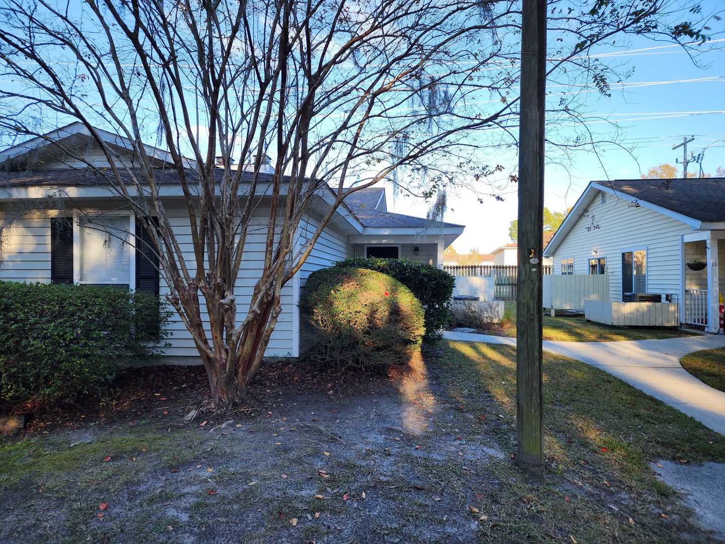 Available Mid September Spacious 2 Bedroom 2 Bath Townhome With Walk In Closets Fireplace And Washer Dryer Included – photo 2