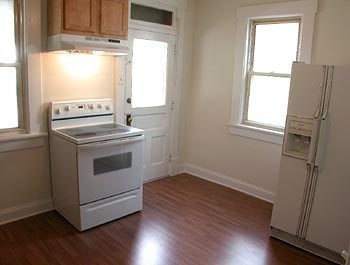 4 Bedroom North Campus Newly Remodeled House with 2 Decks and Patio – photo 5