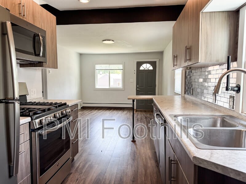825 East Dartmouth Avenue – photo 5
