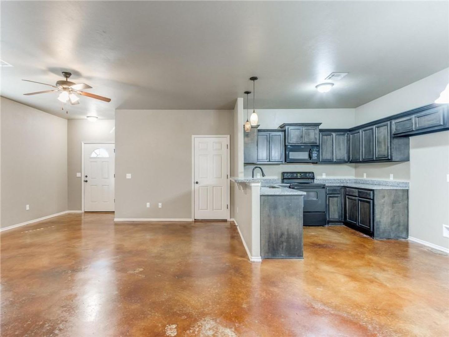 3br 2ba duplex with 2 car garage in Kingfisher! – photo 3