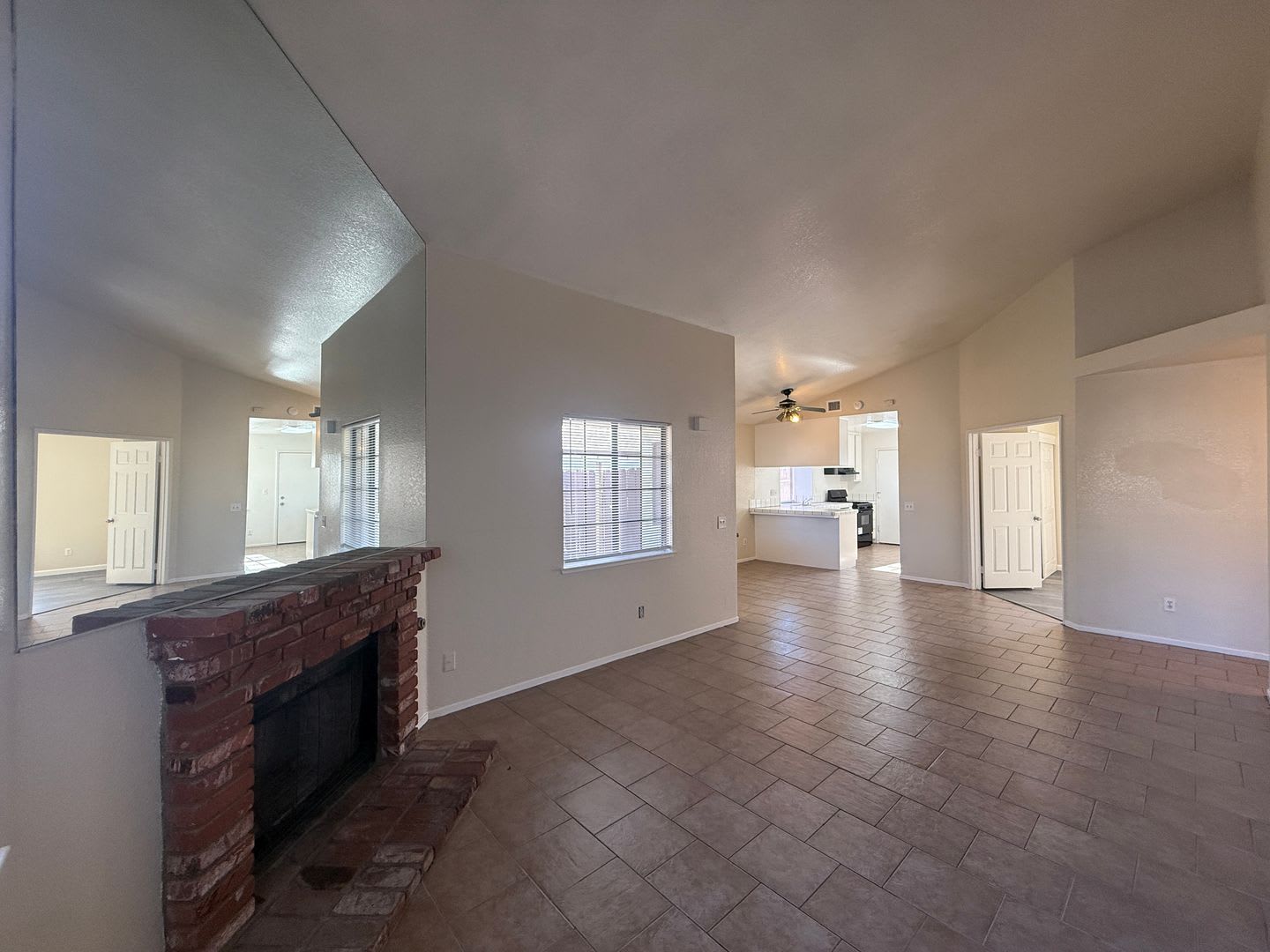 Lancaster 3 bedroom – photo 2