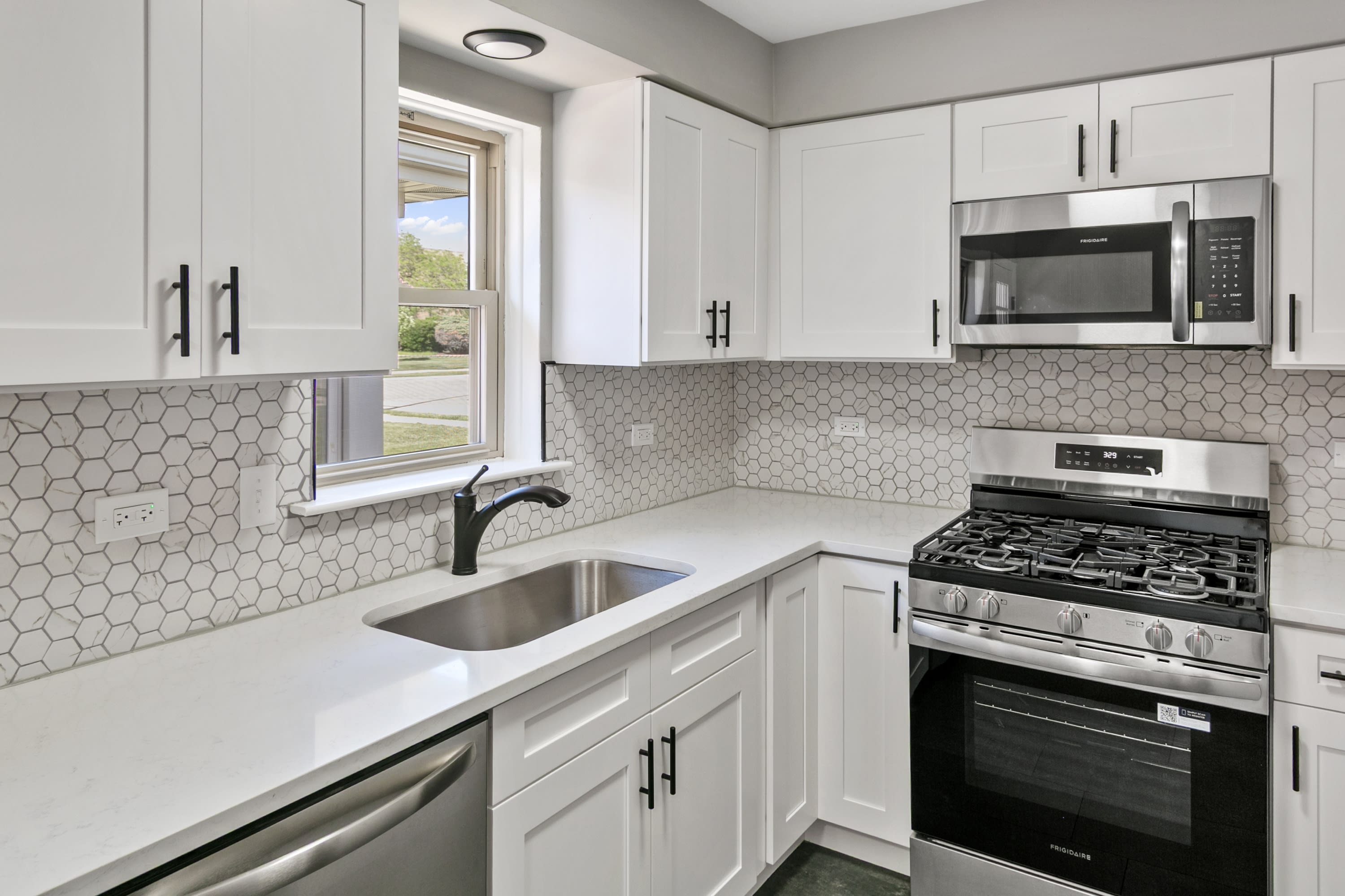 7704 McVicker Avenue – photo 4
