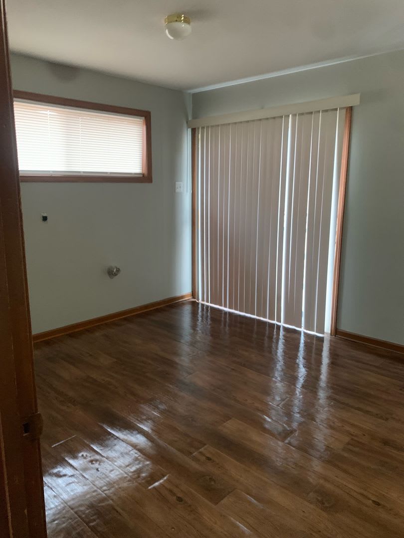 ADORABLE HOME READY FOR MOVE IN – photo 2