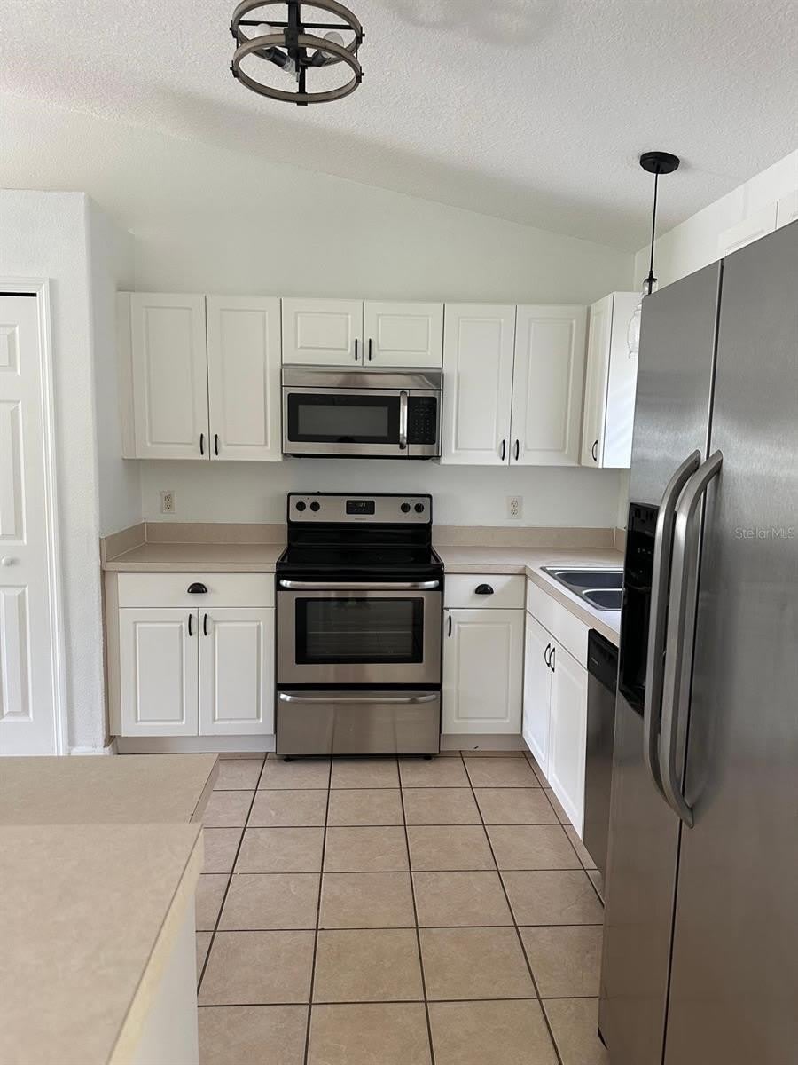 2149 N NORMANDY Boulevard – photo 3