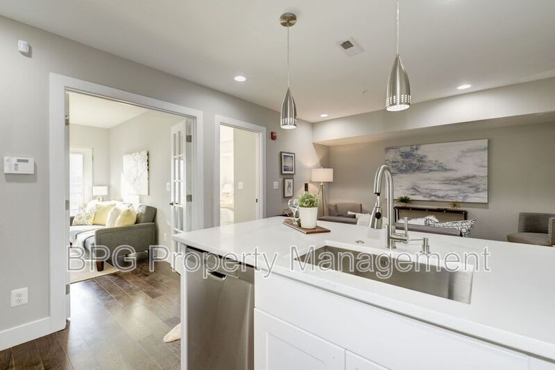 528 Kennedy Street – photo 3