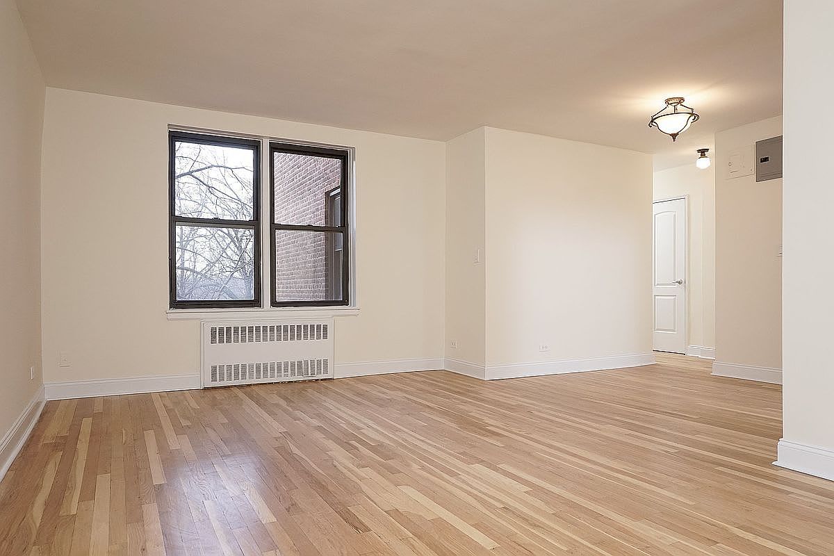 2244 Bronx Park E – photo 5